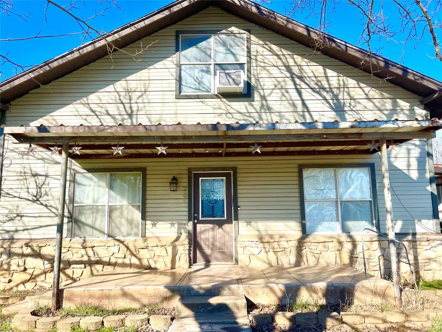 209 N Bowie Street, Jacksboro, TX 76458 - #2