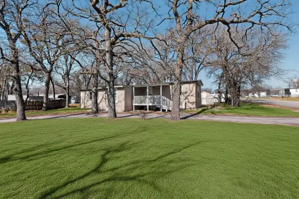 1421 Whippoorwill Way, Azle, TX 76020