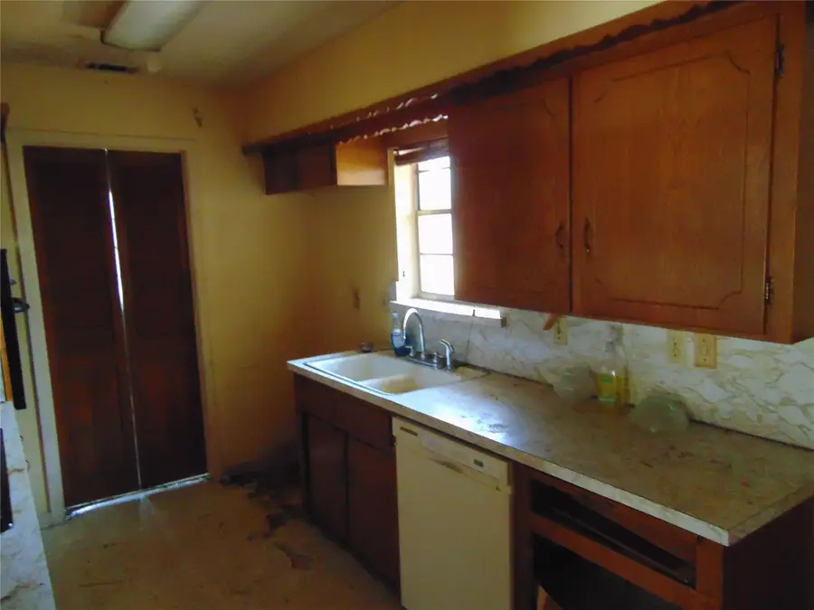 600 N Young Boulevard, Desoto, TX 75115 - #3