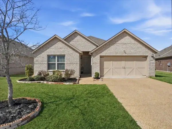 1207 Putnam Street, Mansfield, TX 76063