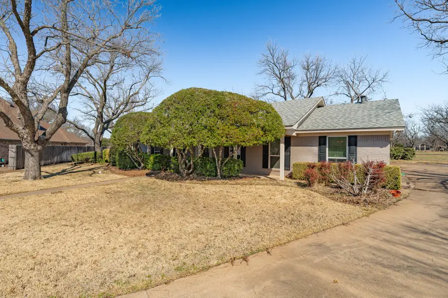 6104 N Waverly Court, Granbury, TX 76049 - #2