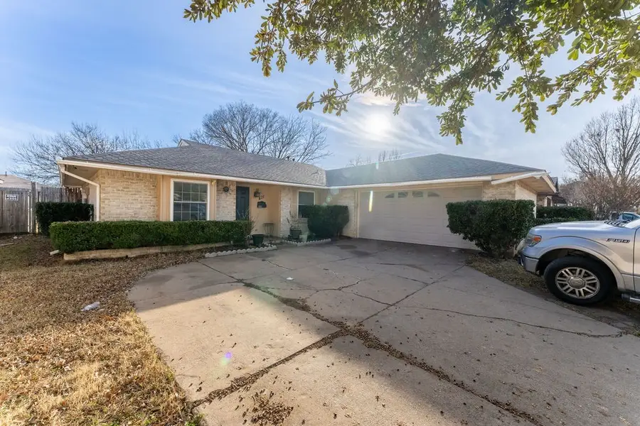 421 W Springdale Lane, Grand Prairie, TX 75052 - #2