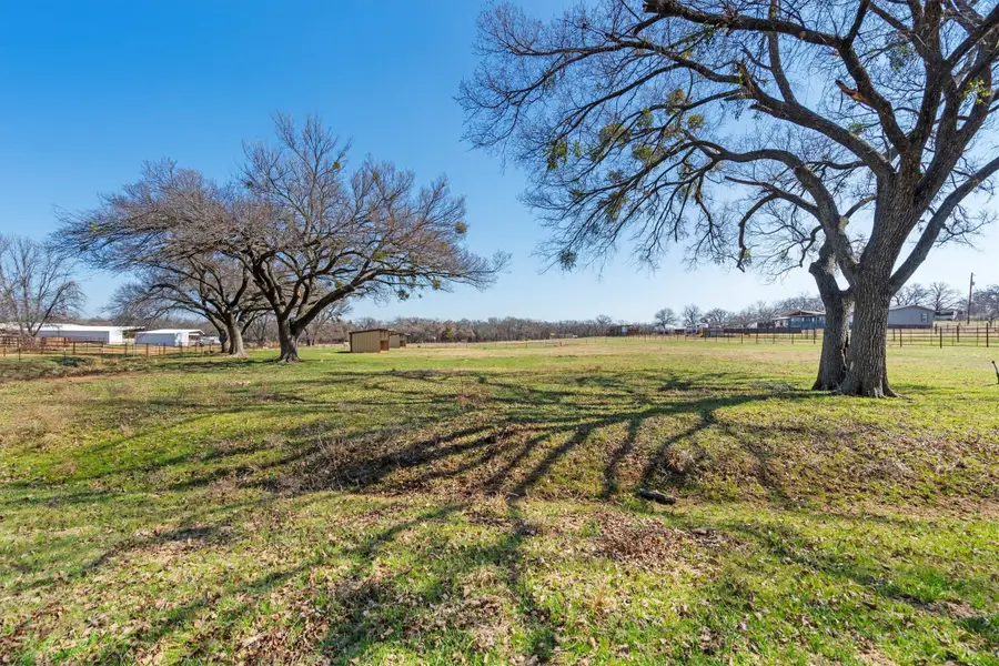 700 Gilliland Road, Springtown, TX 76082 - #2