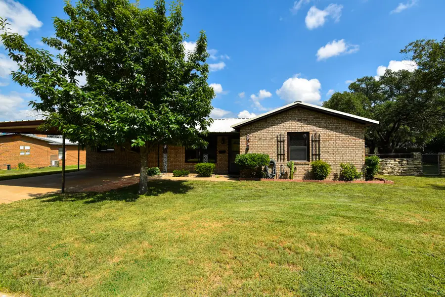 2013 S Walnut, Brady, TX 76825 - #2