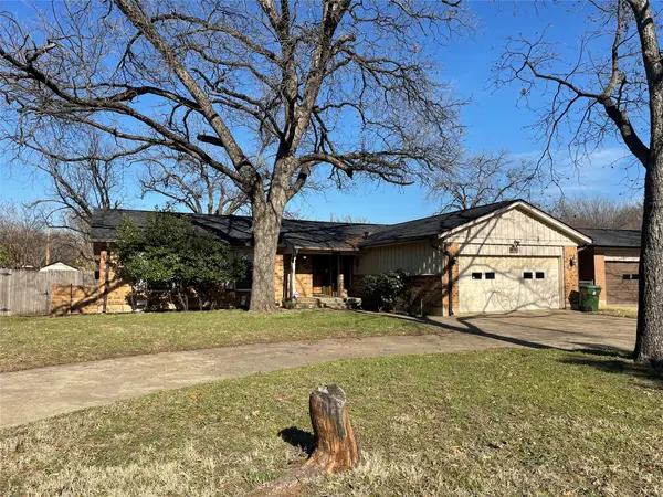 936 Barbara Ann Drive, Hurst, TX 76053