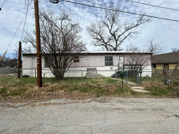 607 W Highland Avenue, Comanche, TX 76442