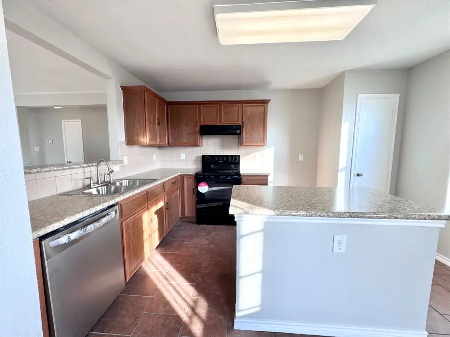 2435 Silverado Trail, Grand Prairie, TX 75052 - #3