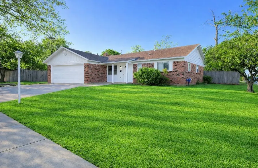 629 E Mission Street, Crowley, TX 76036 - #2