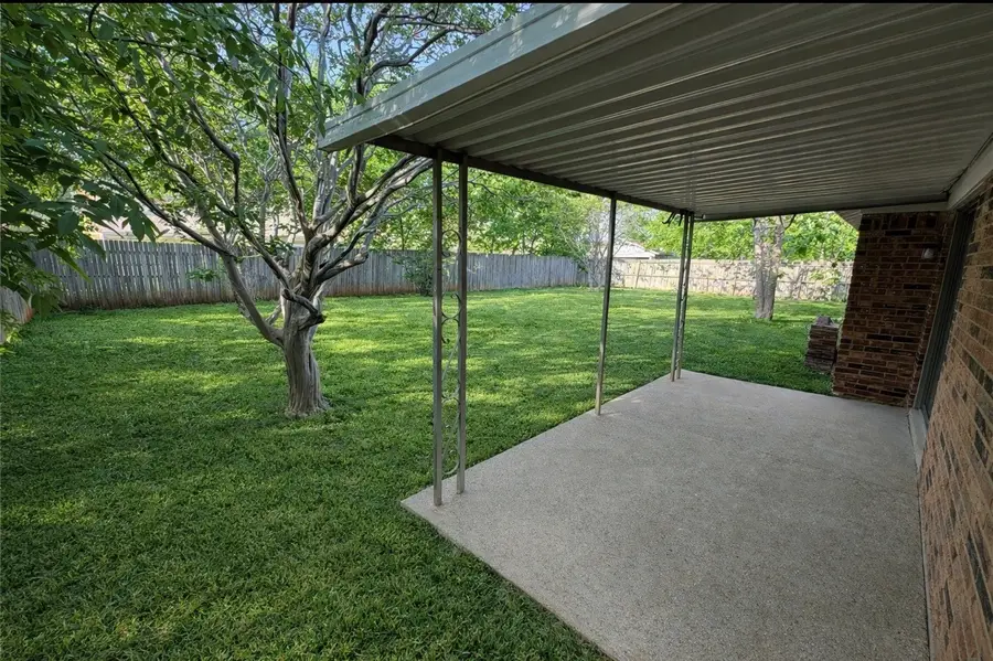 629 E Mission Street, Crowley, TX 76036 - #3