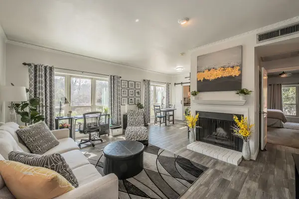 4415 Bellaire Drive S #203S, Benbrook, TX 76109