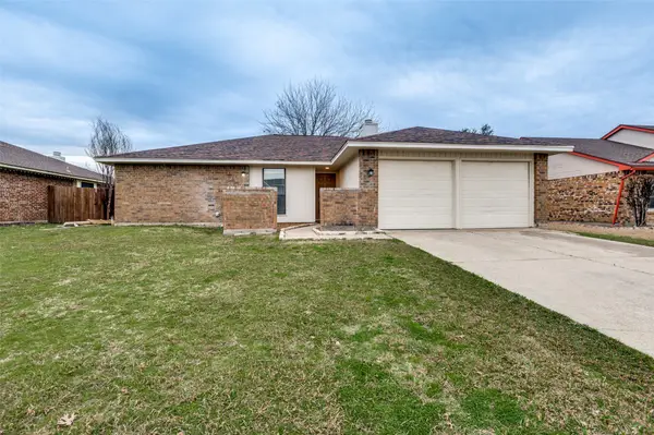 2673 Carrington Lane, Grand Prairie, TX 75052