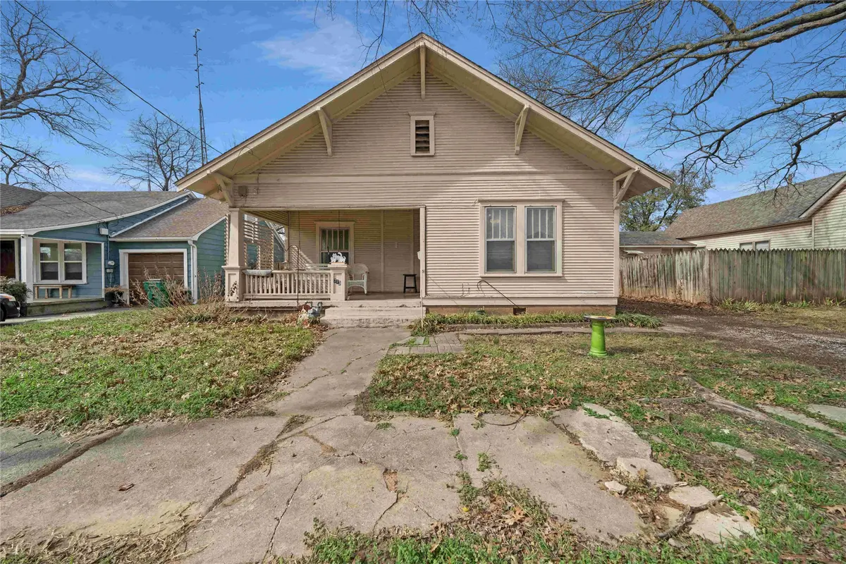 713 N Commerce Street, Gainesville, TX 76240 - #1