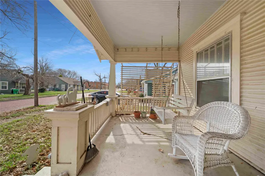 713 N Commerce Street, Gainesville, TX 76240 - #2