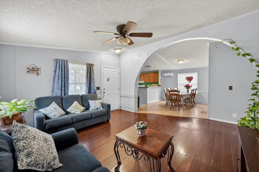 2301 W 13th Avenue, Corsicana, TX 75110 - #3