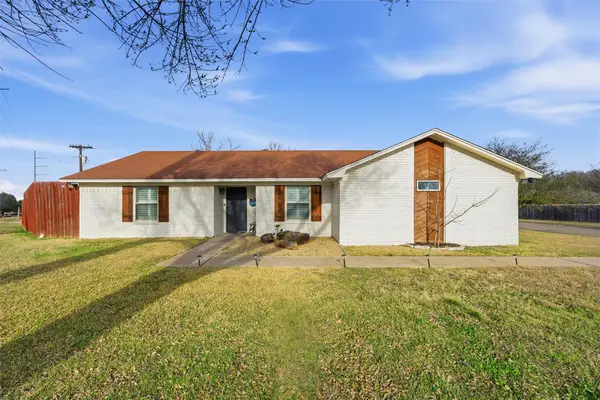 100 Hillside Drive, Hewitt, TX 76643