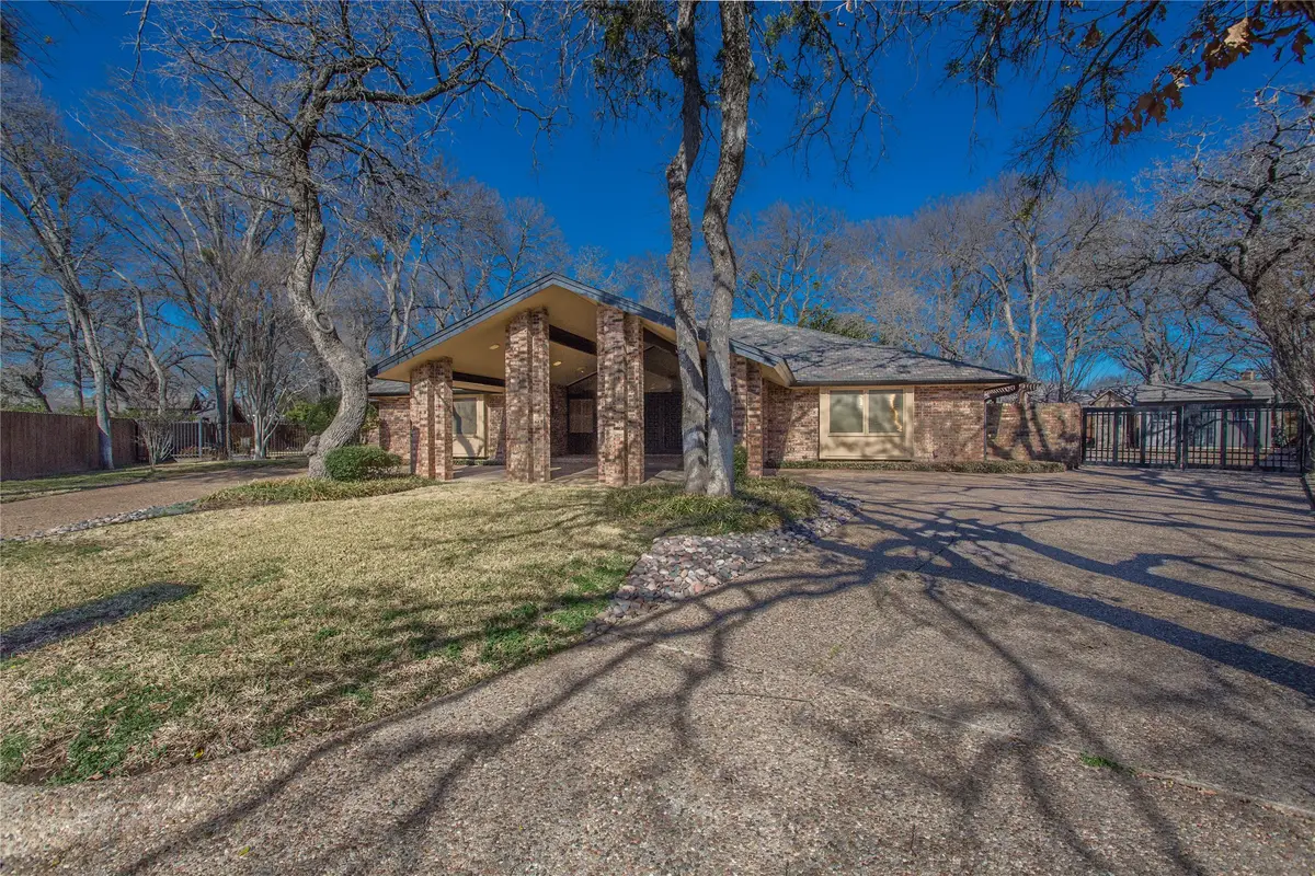 5805 Havenwood Court, Fort Worth, TX 76112 - #1