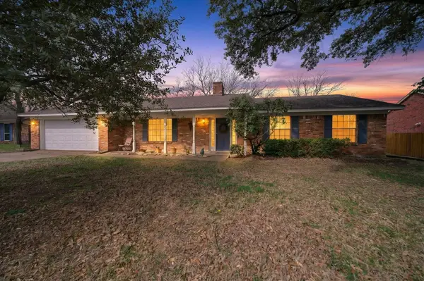 3904 Bandera Drive, De Cordova, TX 76049