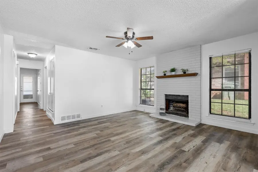 102 Oakwood Lane, Kennedale, TX 76060 - #2