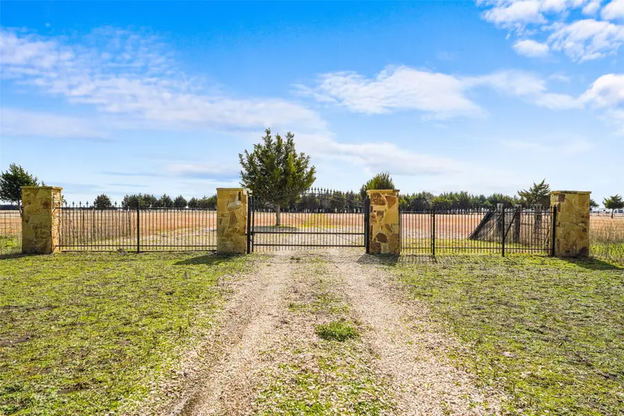 710 E Reindeer Road, Lancaster, TX 75146 - #2