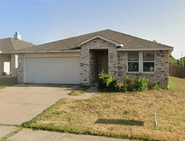 900 Rose Crystal Way, Fort Worth, TX 76179