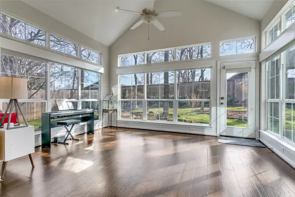 202 Ivy Glen Drive, Grapevine, TX 76051