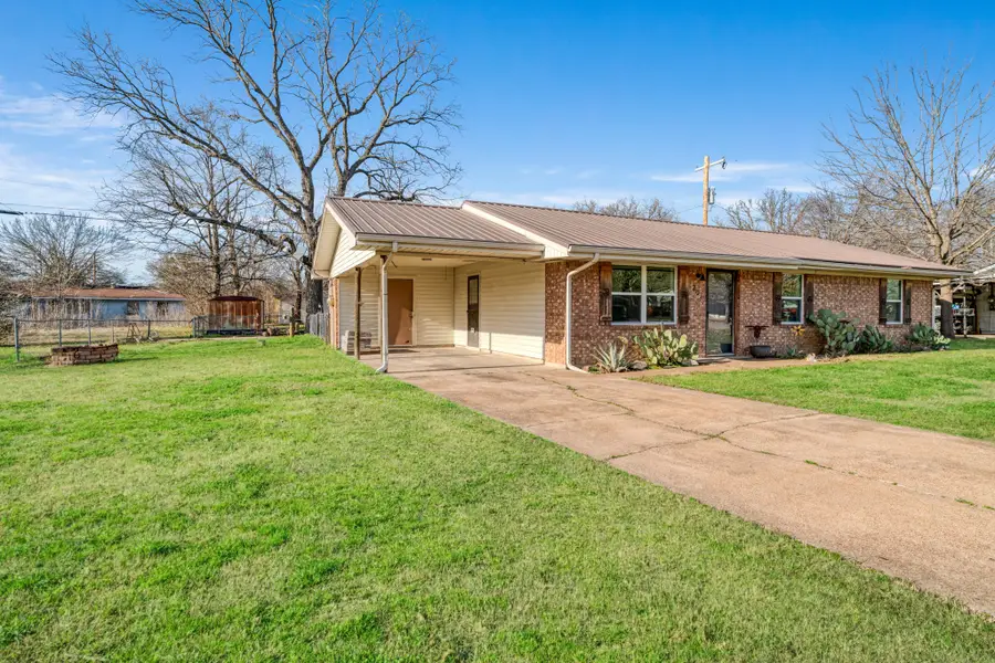 202 Circle Drive, Bogata, TX 75417 - #2