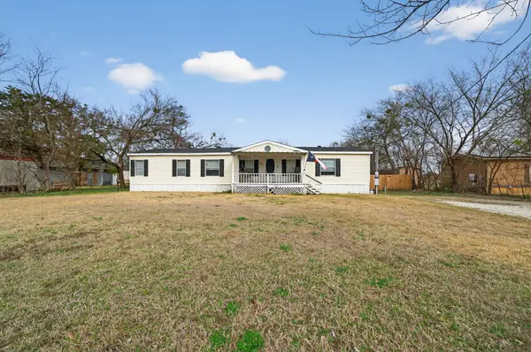 109 Wallace Street, Lone Oak, TX 75453