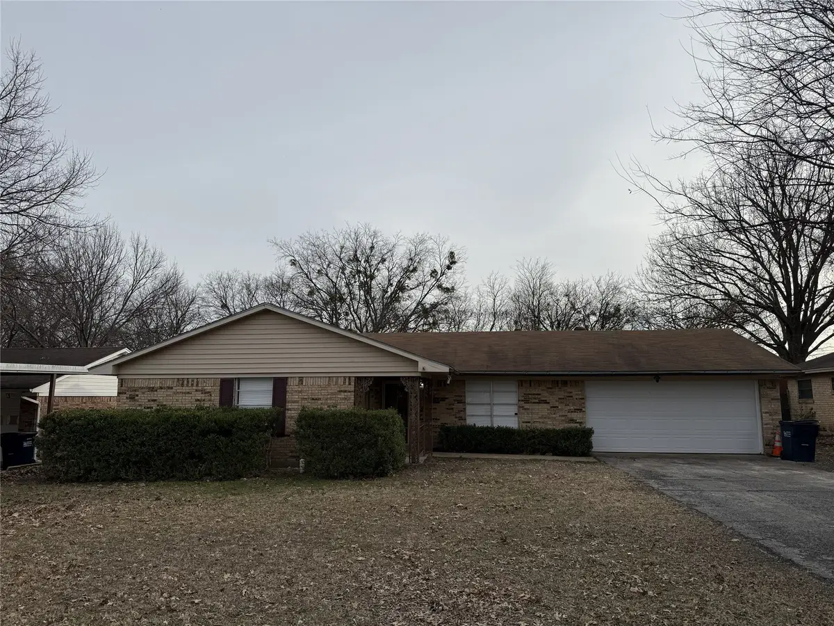 415 W Highland Drive, Whitewright, TX 75491 - #1