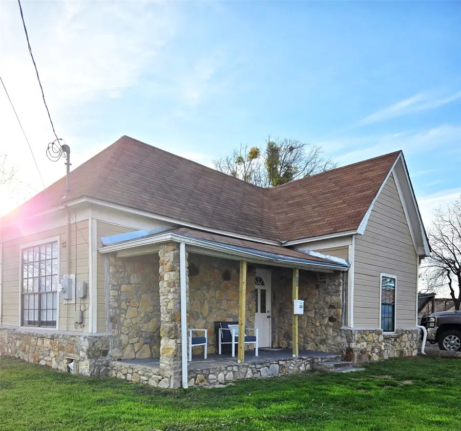 811 Vincent Street, Brownwood, TX 76801 - #2