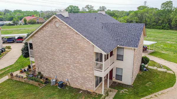 800 Treadwell Court #800B, Hurst, TX 76053