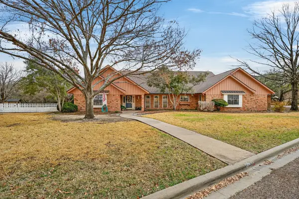 407 N Avenue Z, Clifton, TX 76634