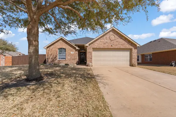 1144 Hearthstone Drive, Burleson, TX 76028