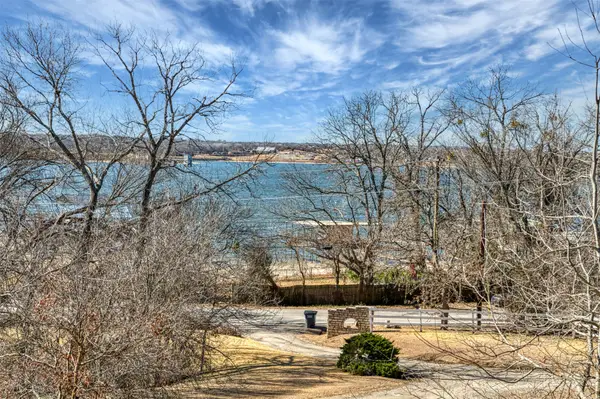 920 E Lake Drive, Weatherford, TX 76087