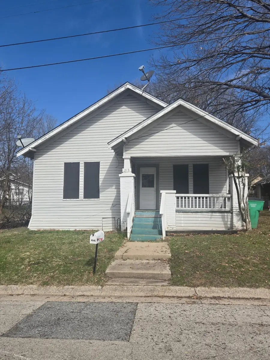 215 Bell Street, Gainesville, TX 76240 - #2