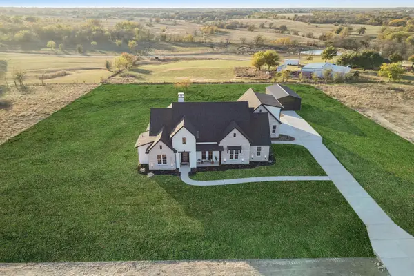 711 Hummingbird Lane, Justin, TX 76247