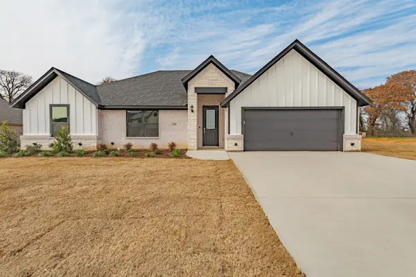400 Sun Flower Court, Tolar, TX 76476