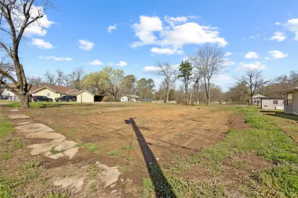 715 E Cherry Street, Paris, TX 75460