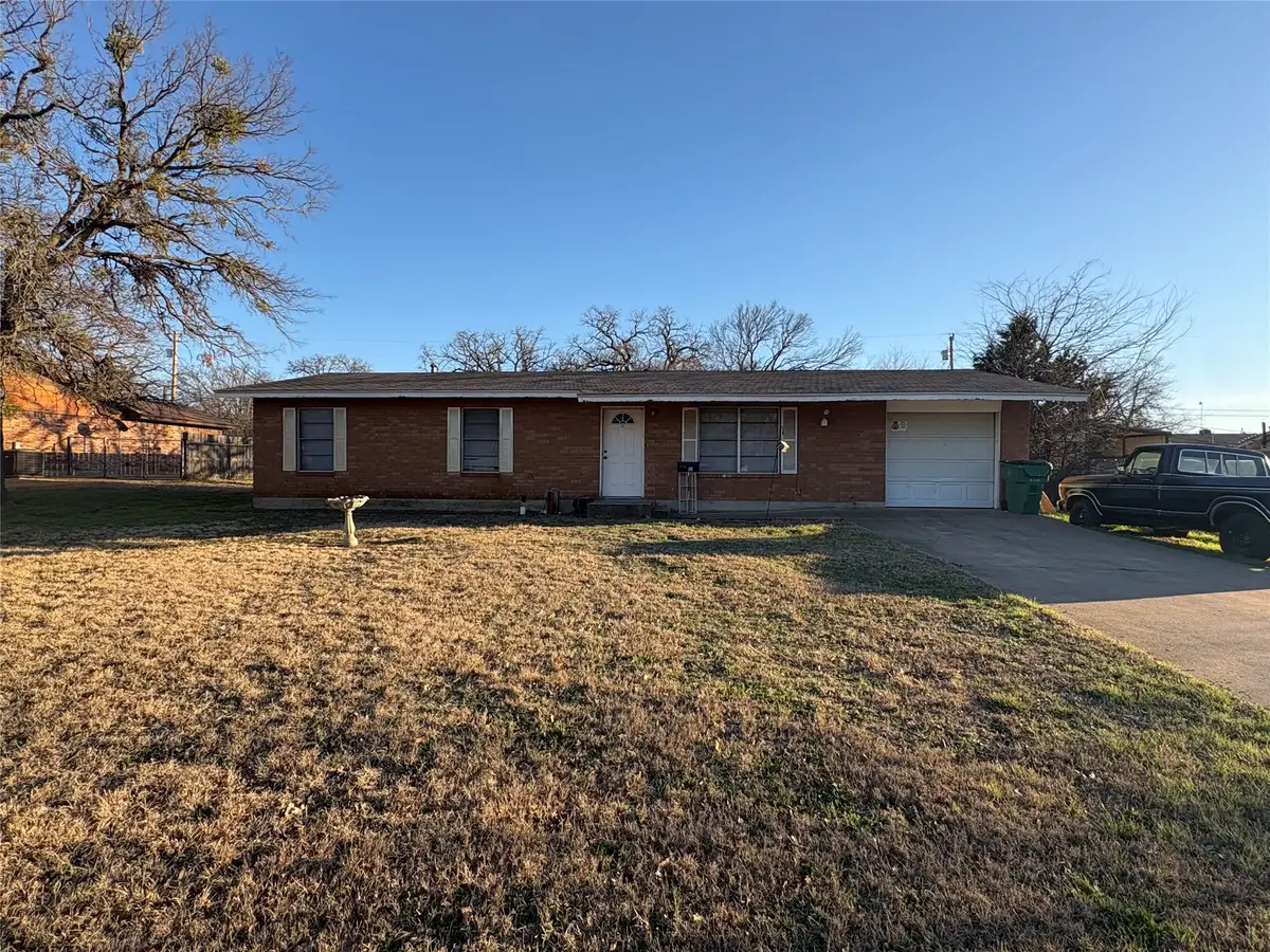 131 Hillcrest Street, Jacksboro, TX 76458 - #1