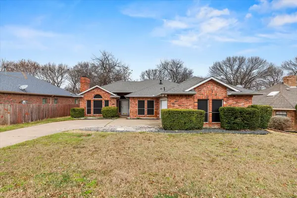 1021 Crestwood Court, DeSoto, TX 75115