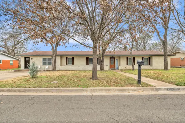 801 Arliss Drive, Woodway, TX 76712