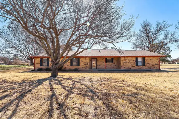 104 Navajo Trail, Gainesville, TX 76240