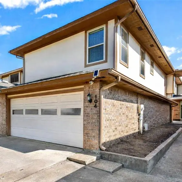 104 Morrow Drive, Bedford, TX 76021