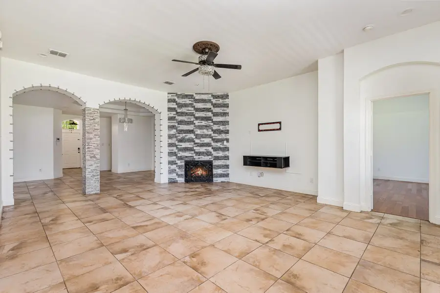 601 Valencia Drive, Arlington, TX 76002 - #3