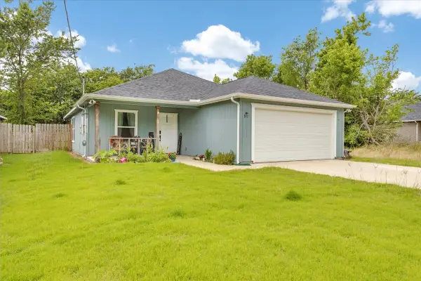 311 W Oak Street, Whitewright, TX 75491