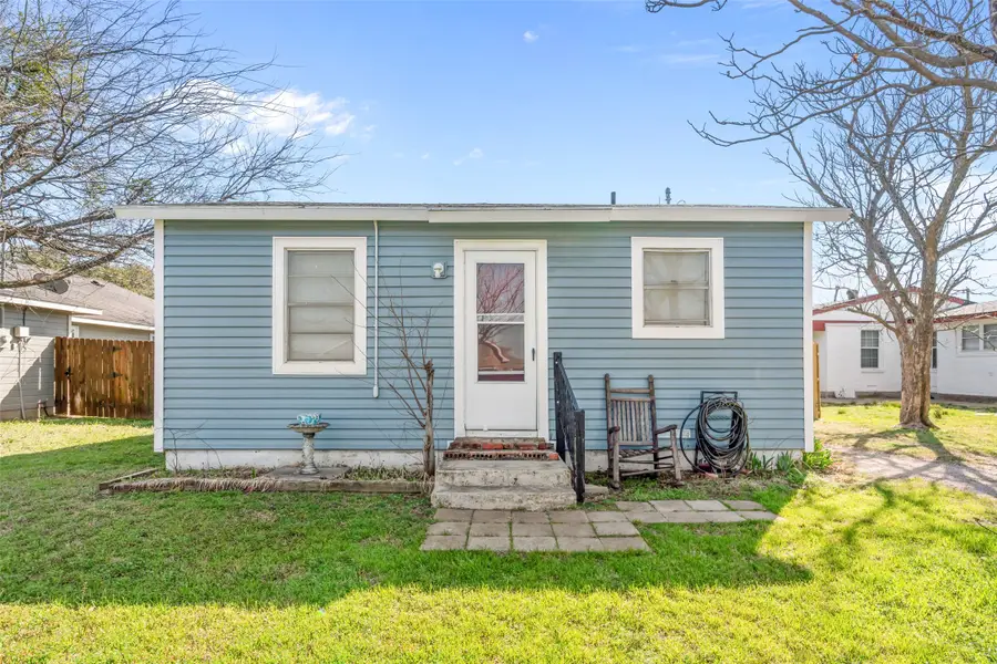 1231 W Bishop Street, Weatherford, TX 76086 - #2