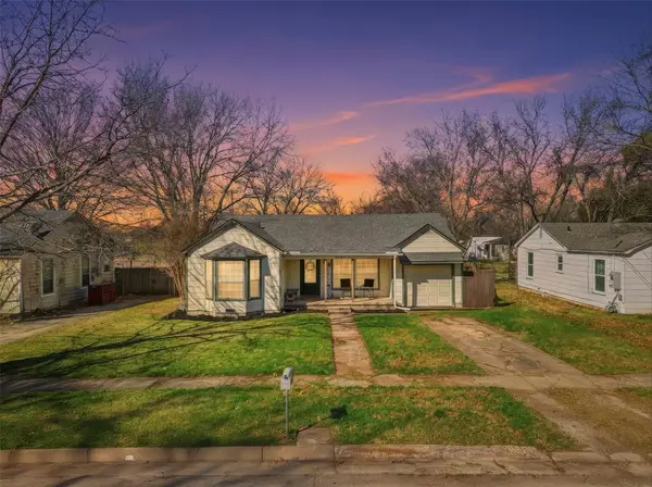 1015 N Howeth Street, Gainesville, TX 76240
