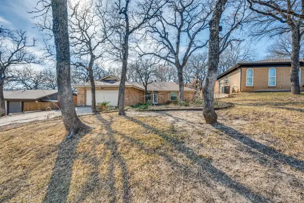 7021 Crabtree Lane, North Richland Hills, TX 76182