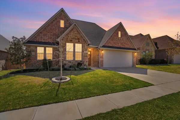 420 Blue Star Court, Burleson, TX 76028