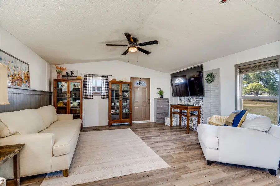 212 Farmhouse Road, Springtown, TX 76082 - #3