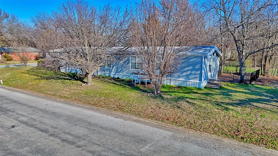 600 E Nelson Street, Bowie, TX 76230 - #3